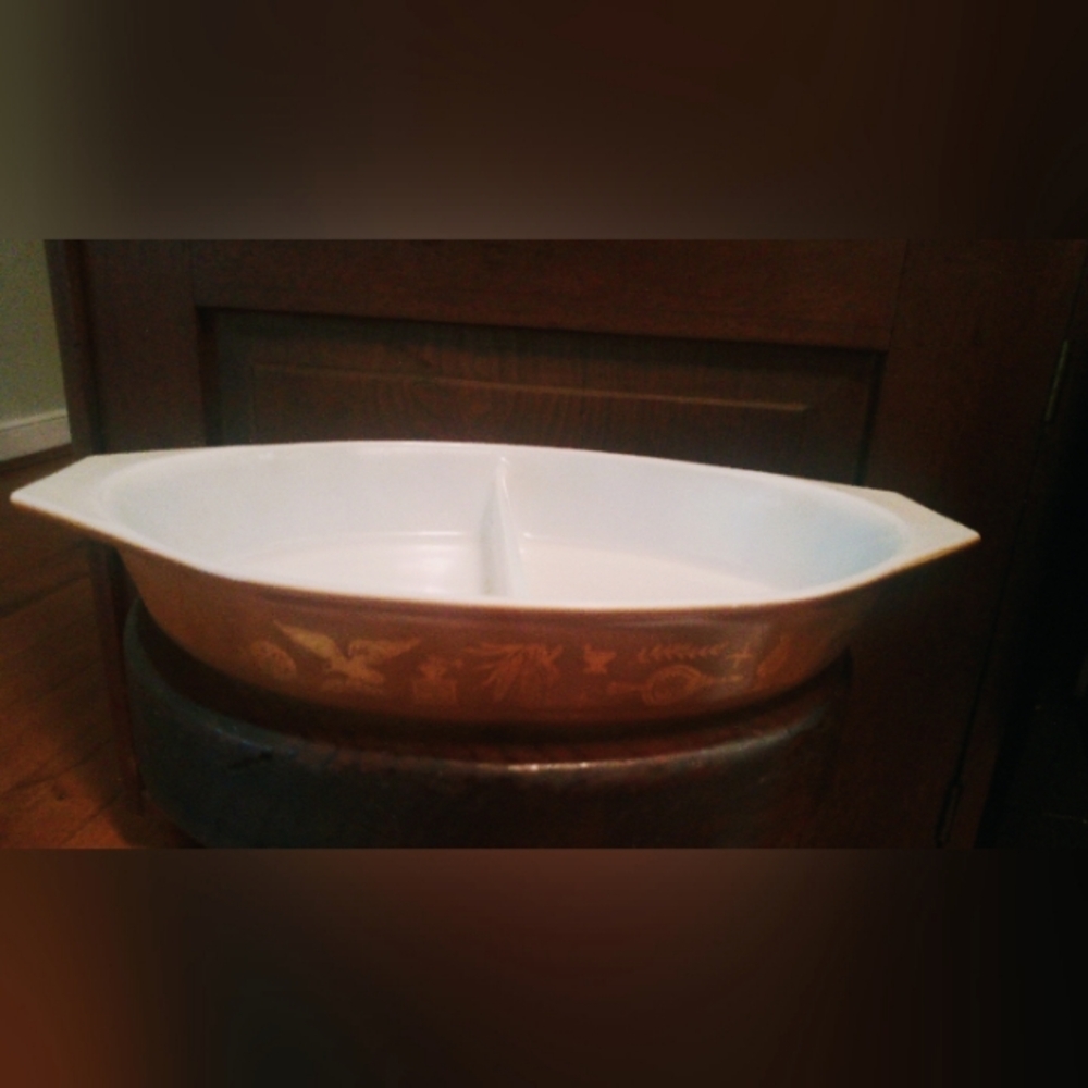 Pyrex Americana Cinderella divided dish